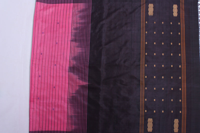 Elegant Vaazhai Naar Saree with Zari Lines - Timeless Indian Ethnic Wear