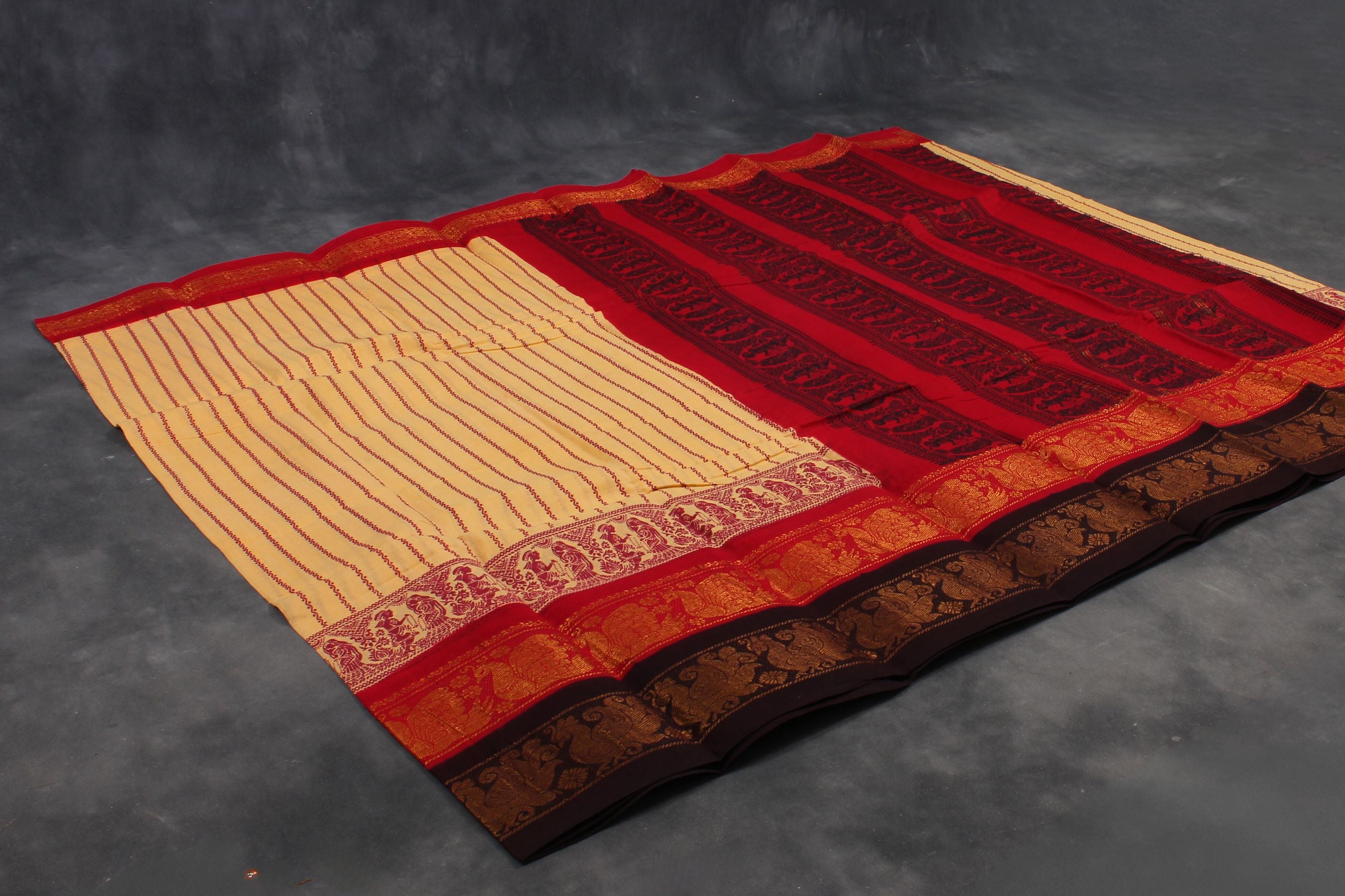 Madurai Sungudi Cotton Saree - Finesse & Tradition in Every Thread