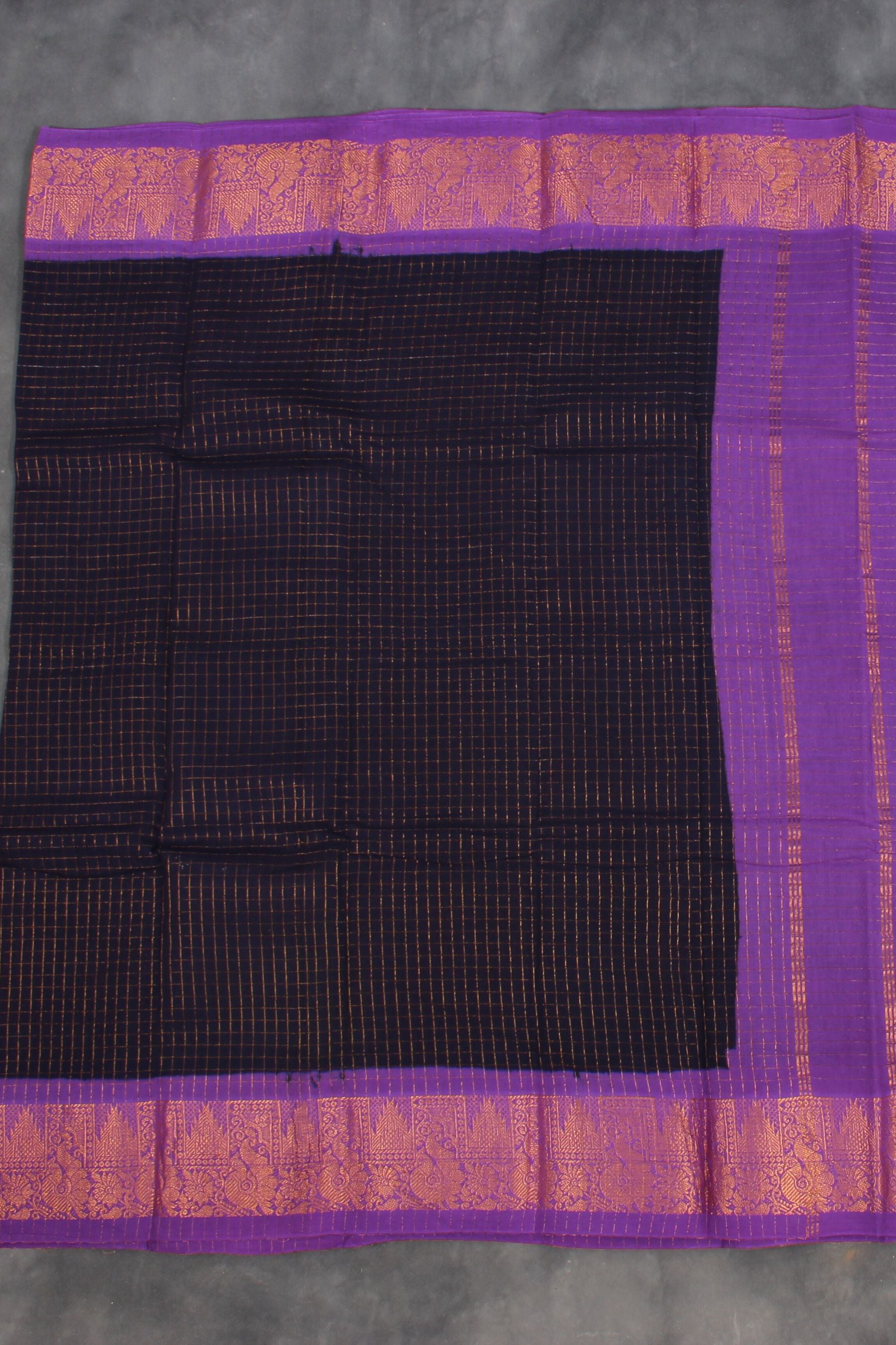 Madurai Sungudi Pure Cotton Saree with Zari Border – Traditional Elegance