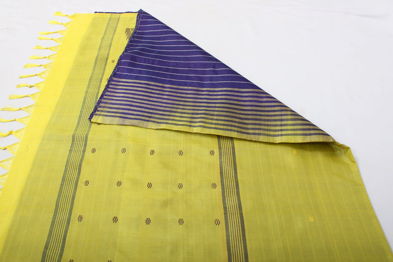 Elegant Handwoven Vaazhai Naar Saree with Zari Lines - Timeless Chic