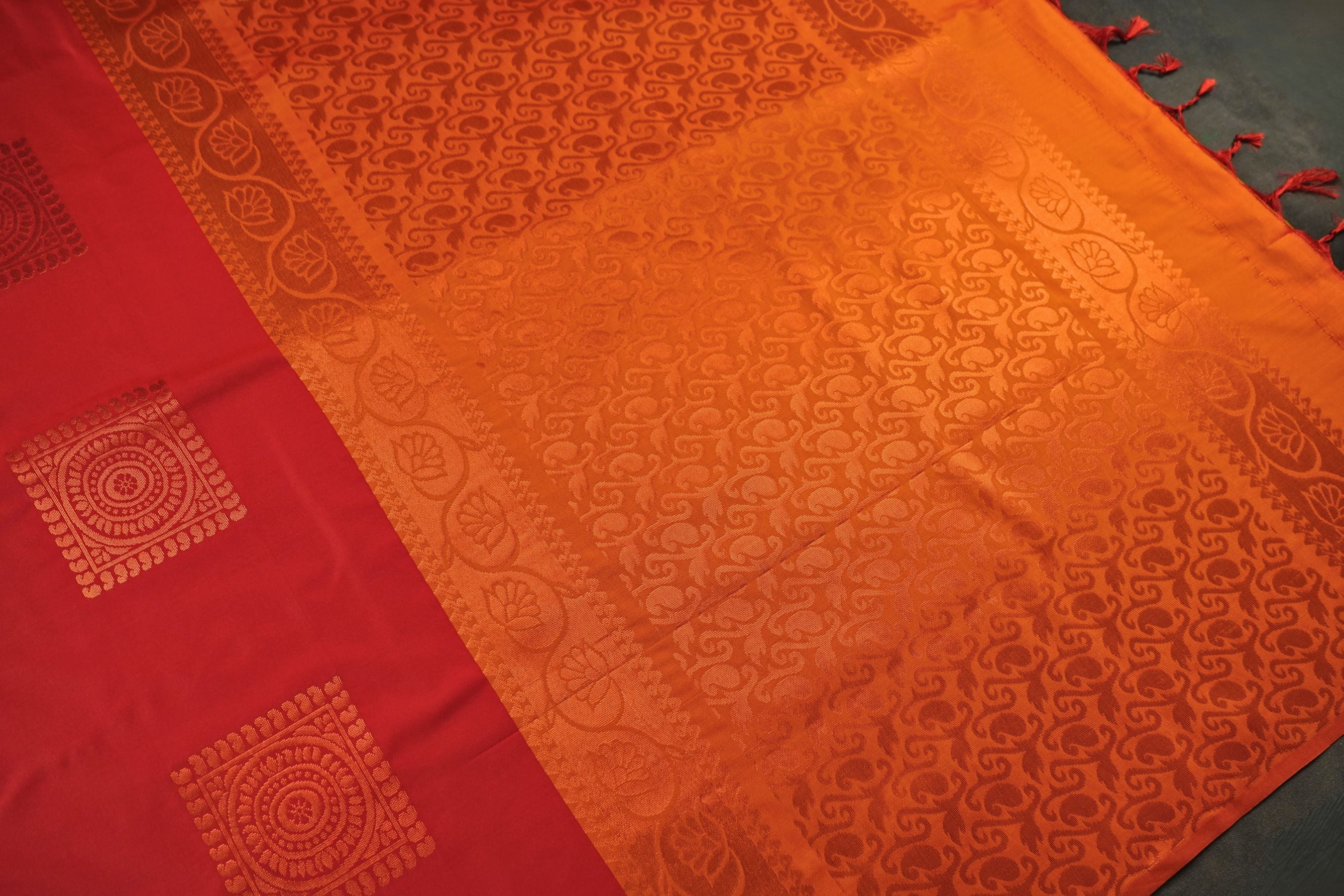 Kanchipuram Blended Silk Saree: Borderless Elegance for Timeless Style Saree JCS Fashions