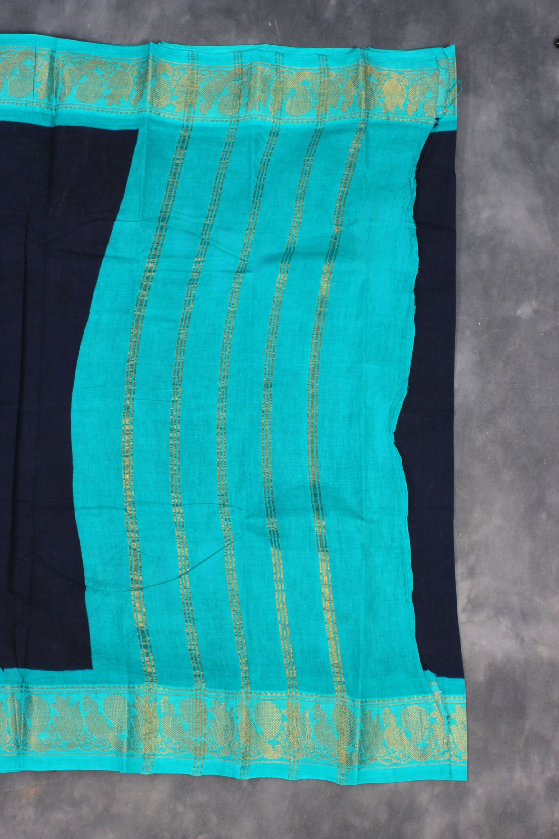 Traditional Elegance Madurai Sungudi Cotton Saree with Peacock Border