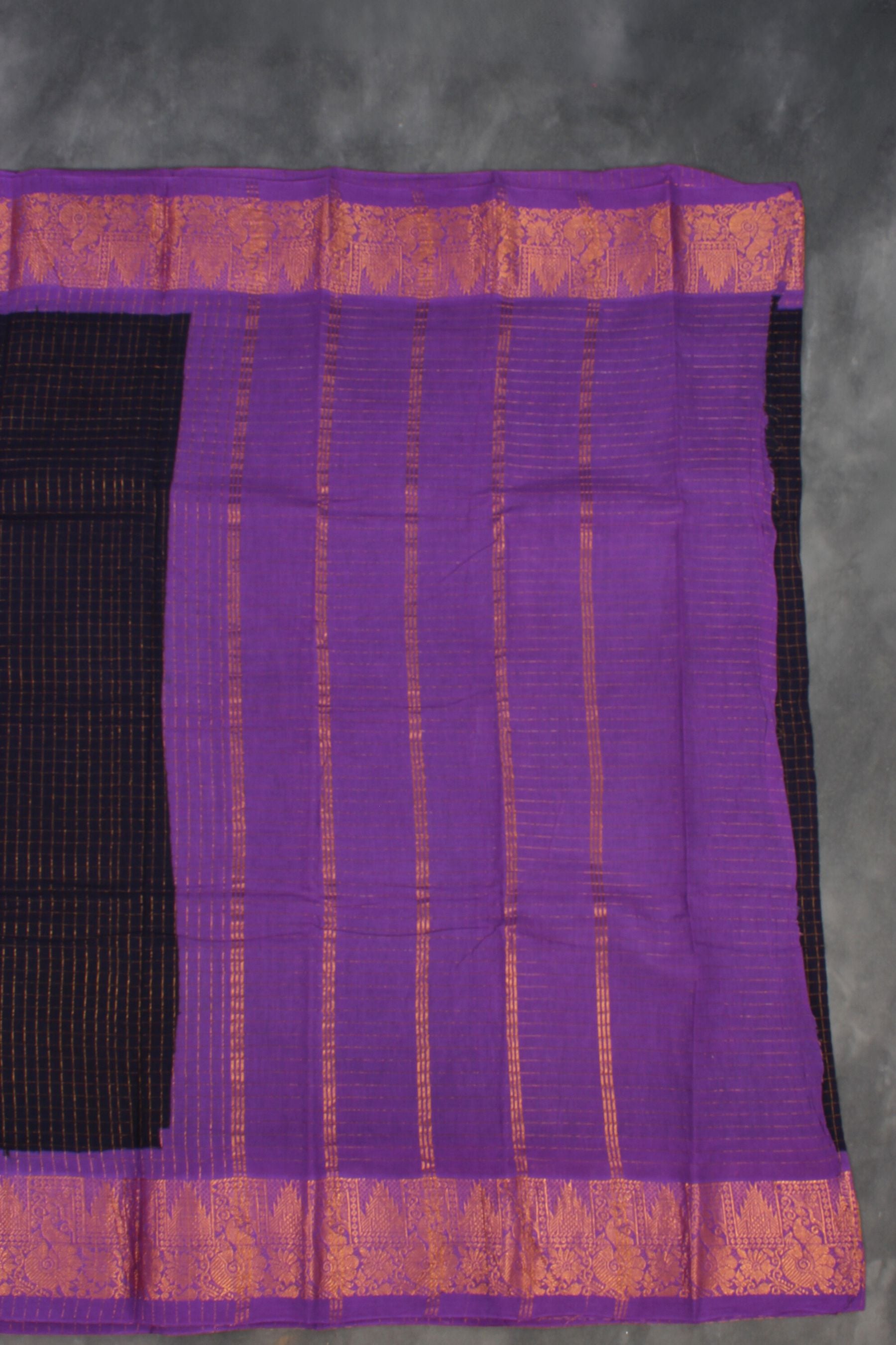 Madurai Sungudi Pure Cotton Saree with Zari Border – Traditional Elegance