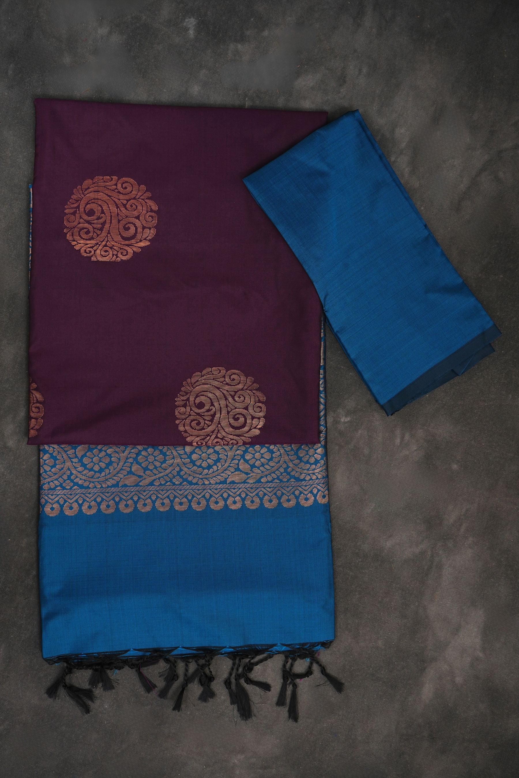 Handwoven Kanchipuram Blended Silk Saree: Traditional and Elegant