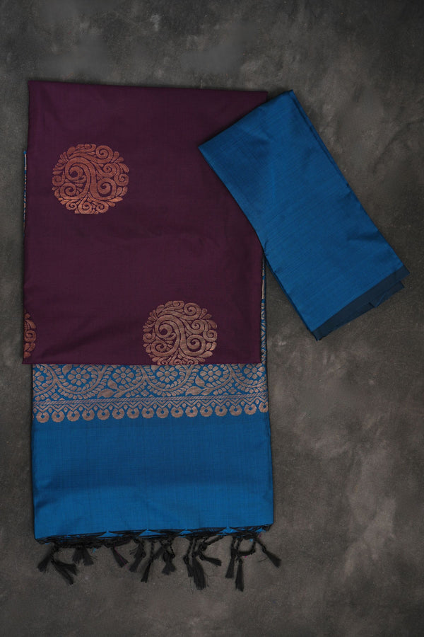 Handwoven Kanchipuram Blended Silk Saree: Traditional and Elegant