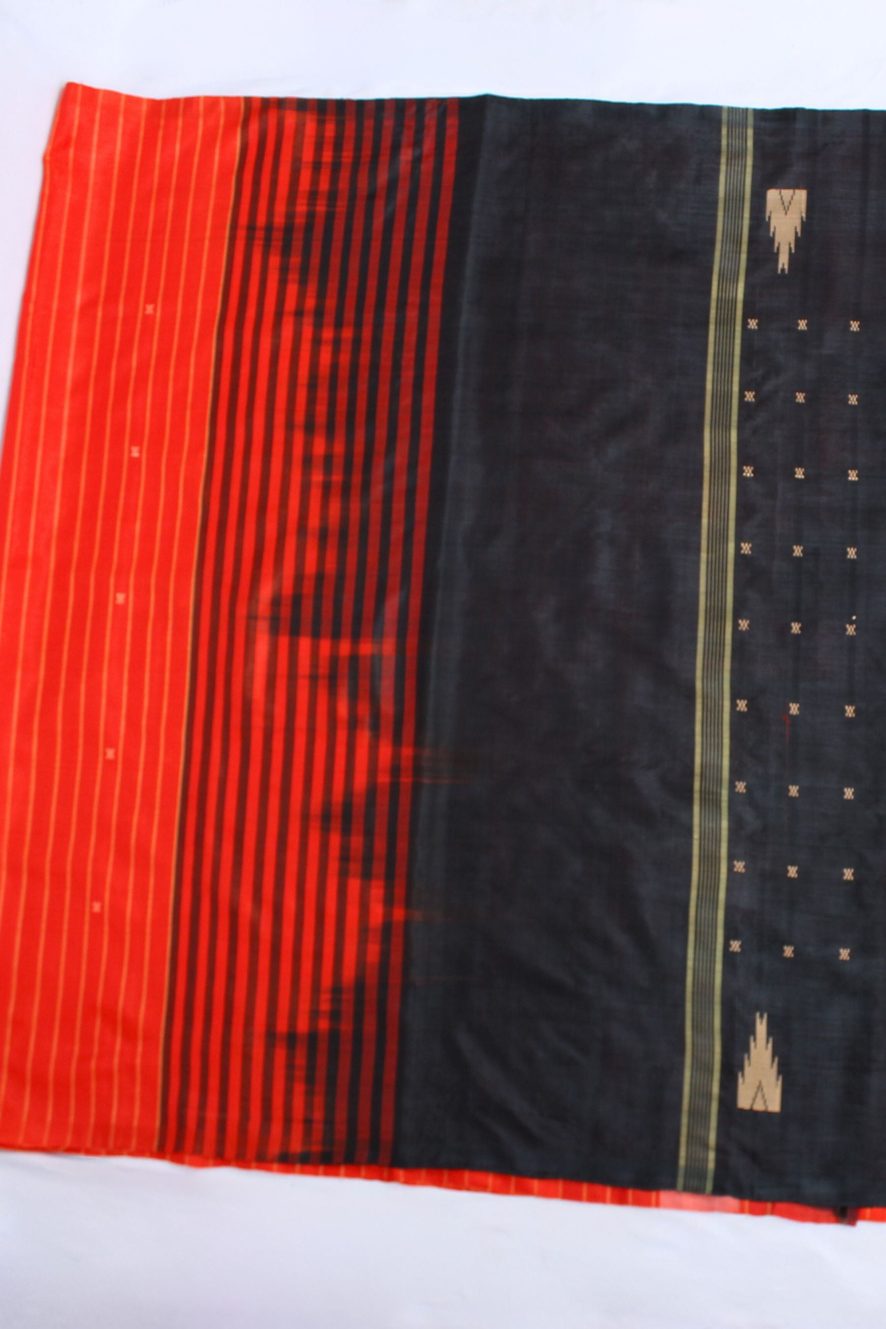 Hand-Woven Banana Pith Saree: Fusion of Sustainability & Elegance