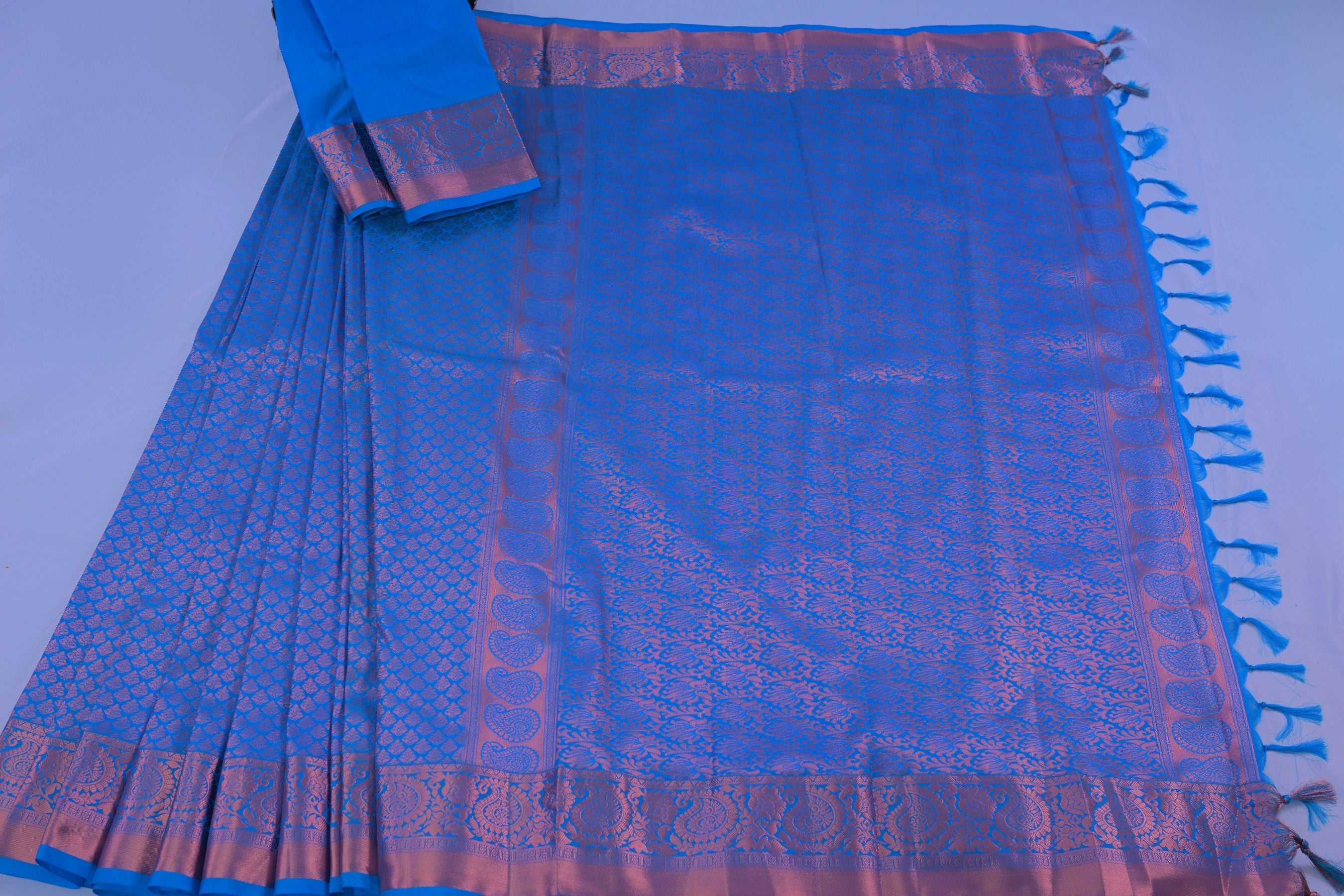 Exquisite Kanchipuram Pure Silk Saree with Golden Zari Weaving