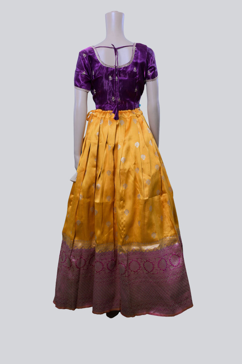 Luxurious Pure Kanchipuram Silk Lehenga With Zari Border and Dupatta