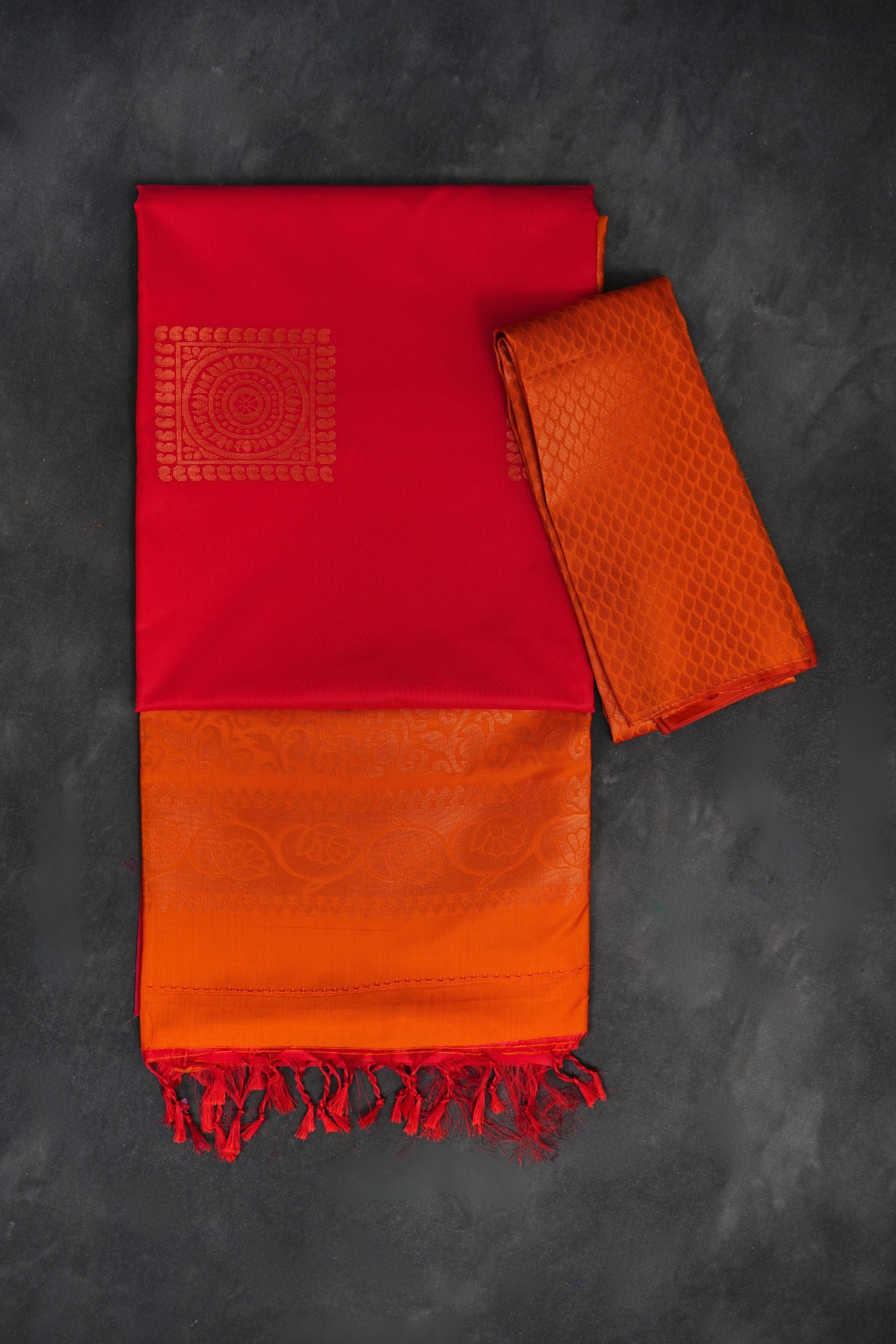 Kanchipuram Blended Silk Saree: Borderless Elegance for Timeless Style