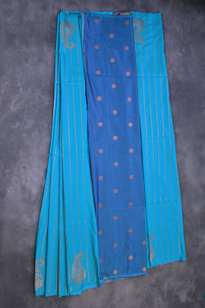 Elegant Borderless Saree with Full Zari Lines and Heavy Pallu