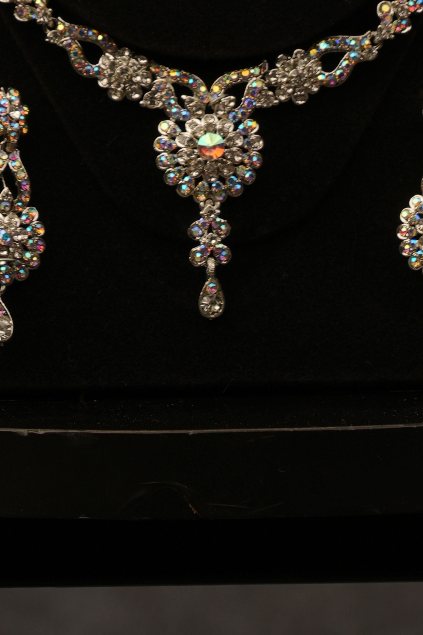 Exquisite Immitation Stone White Necklace Set - Includes Sparkling Earrings Jewelry JCS Fashions