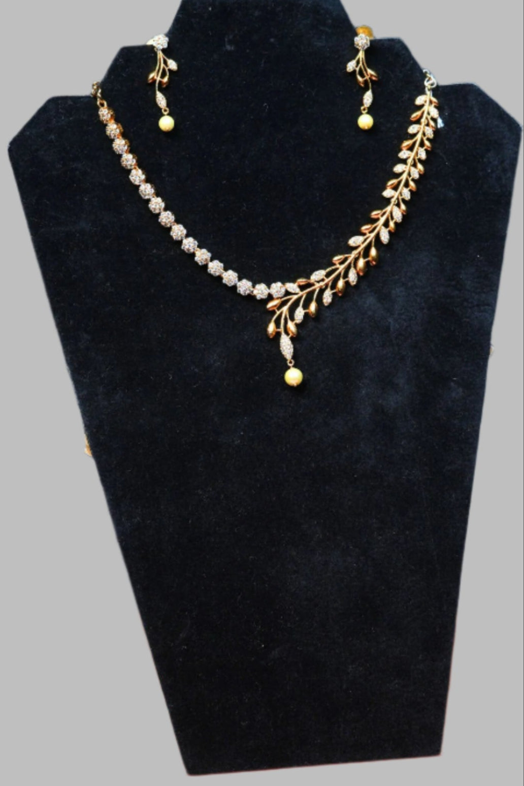 Handcrafted Elegance: JCS Fashion's Designer Necklace and Earrings Set