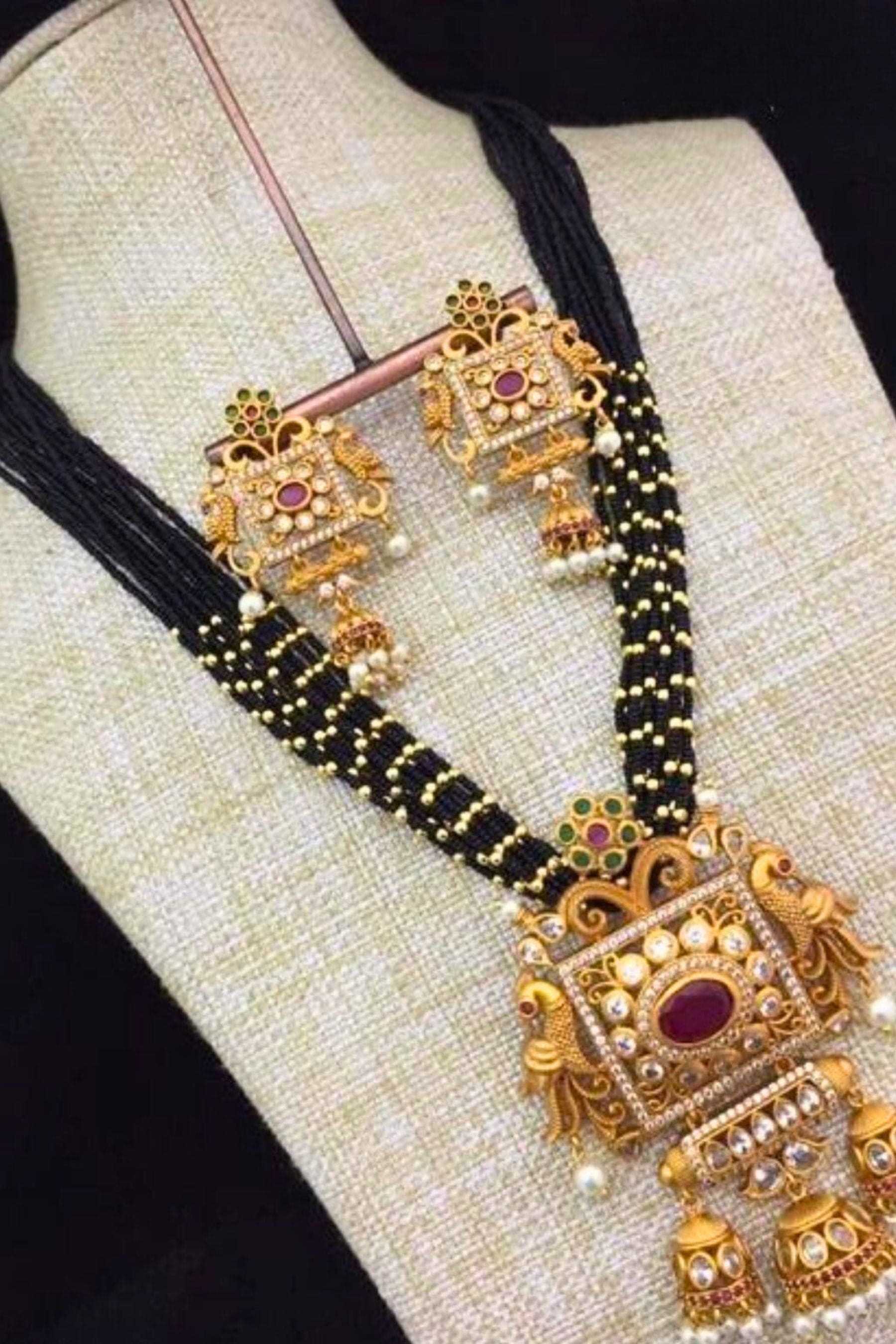 Luxury Jewelry Set with Pearls: Gold-Plated Elegance