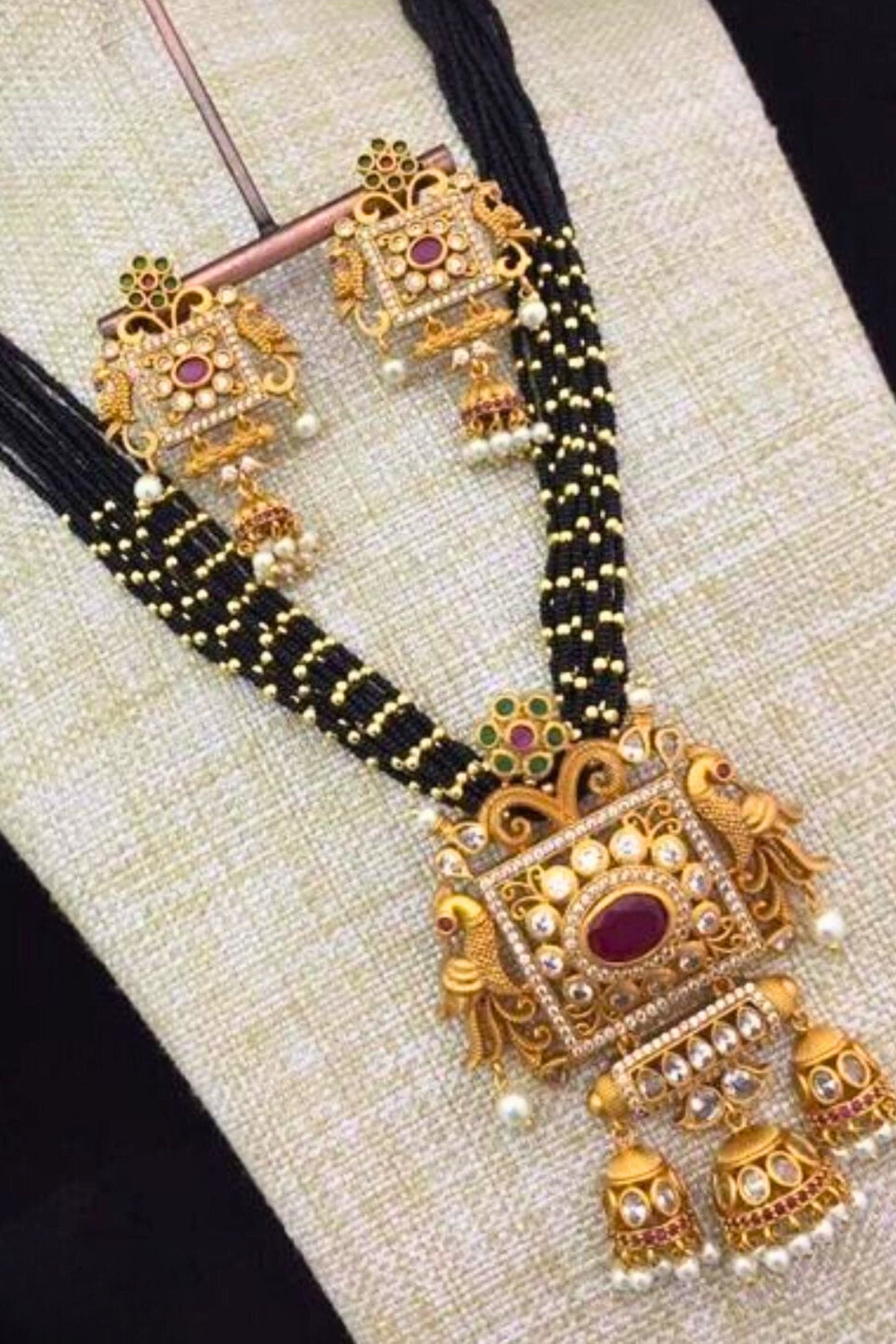 Luxury Jewelry Set with Pearls: Gold-Plated Elegance