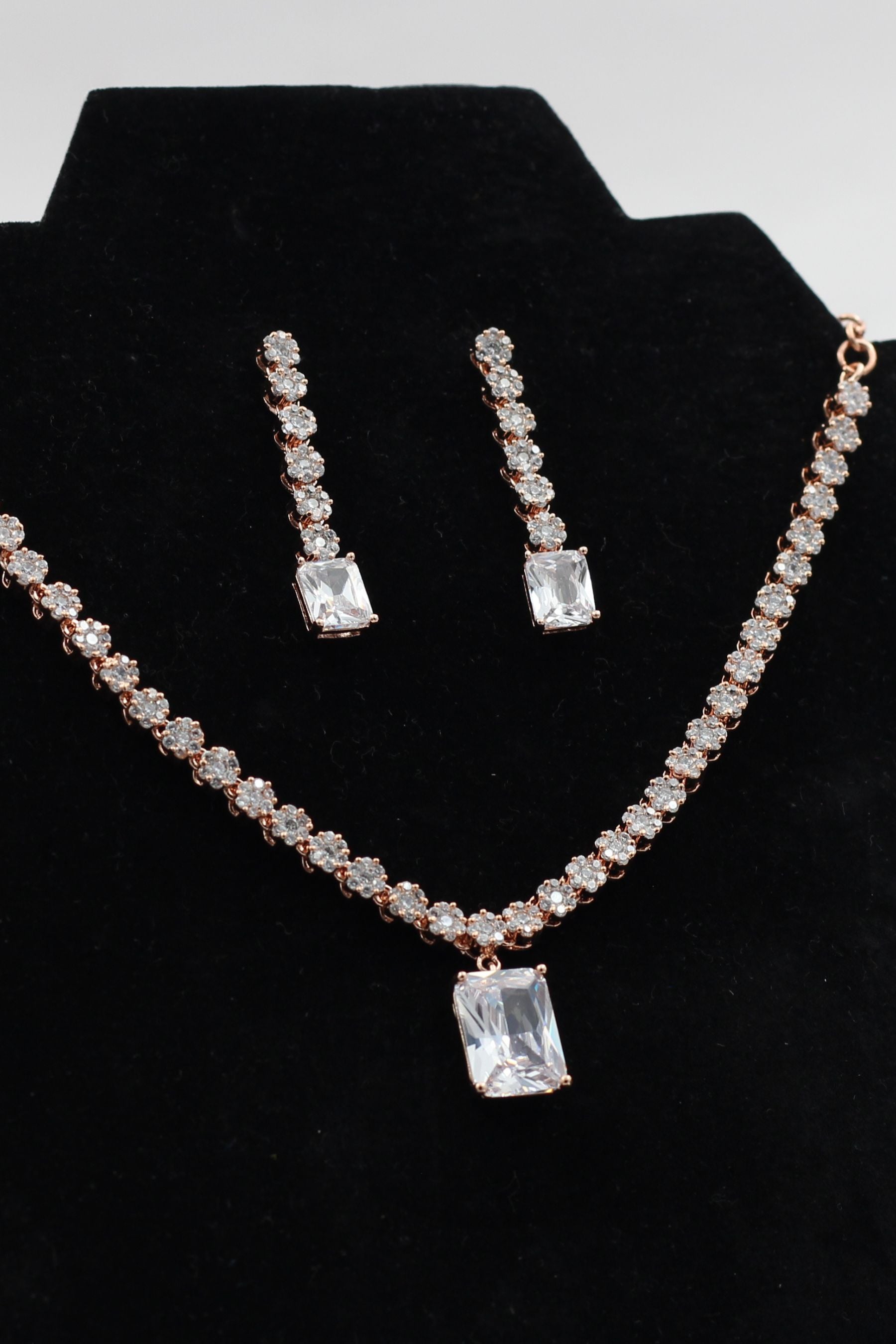 Handcrafted Rose Gold Jewelry Set with Intricate Stone Carvings