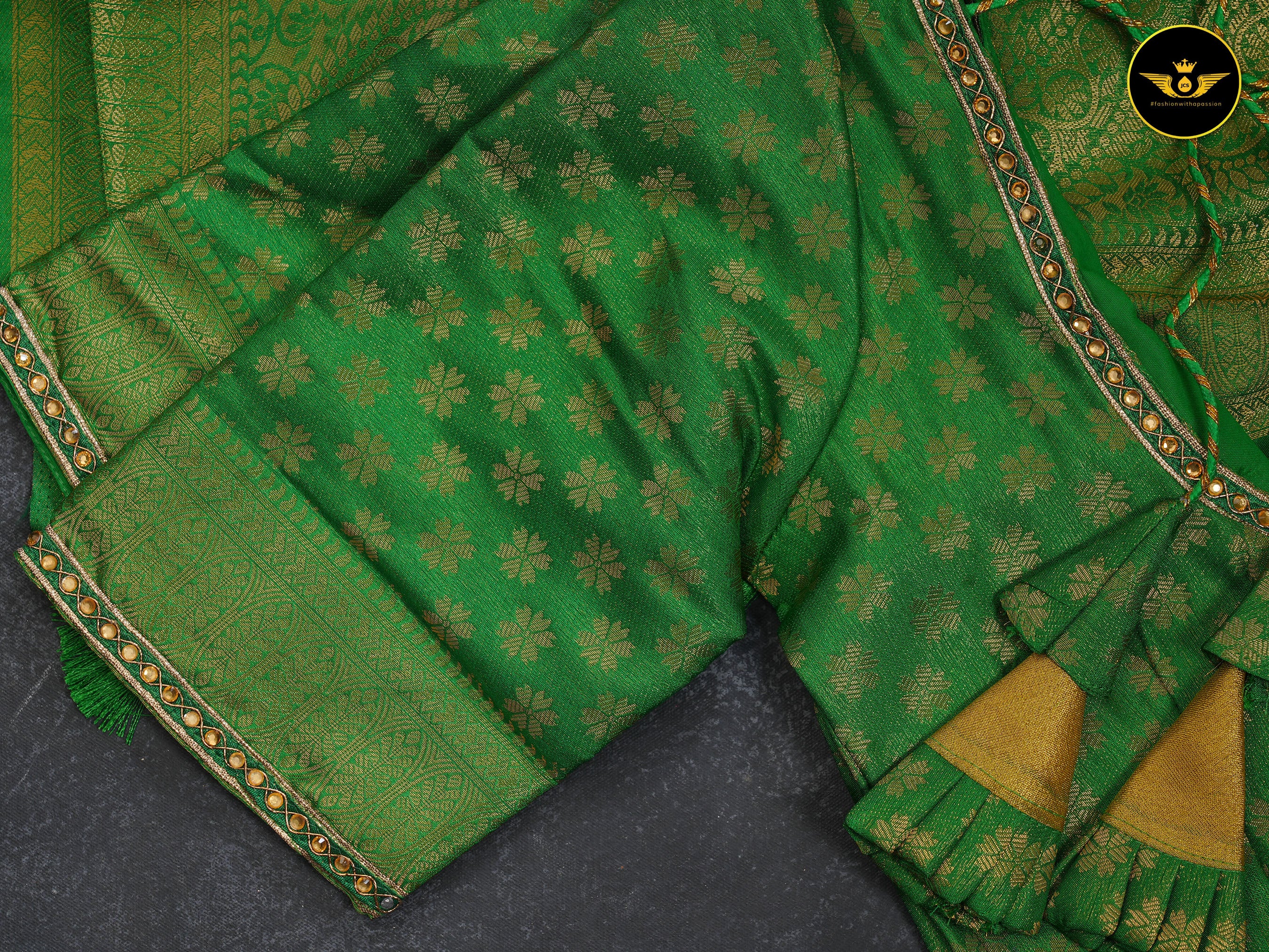 Fabulous Soft Silk Fabric Saree with Zari weaving and Contrast Border SAREE JCS Fashions