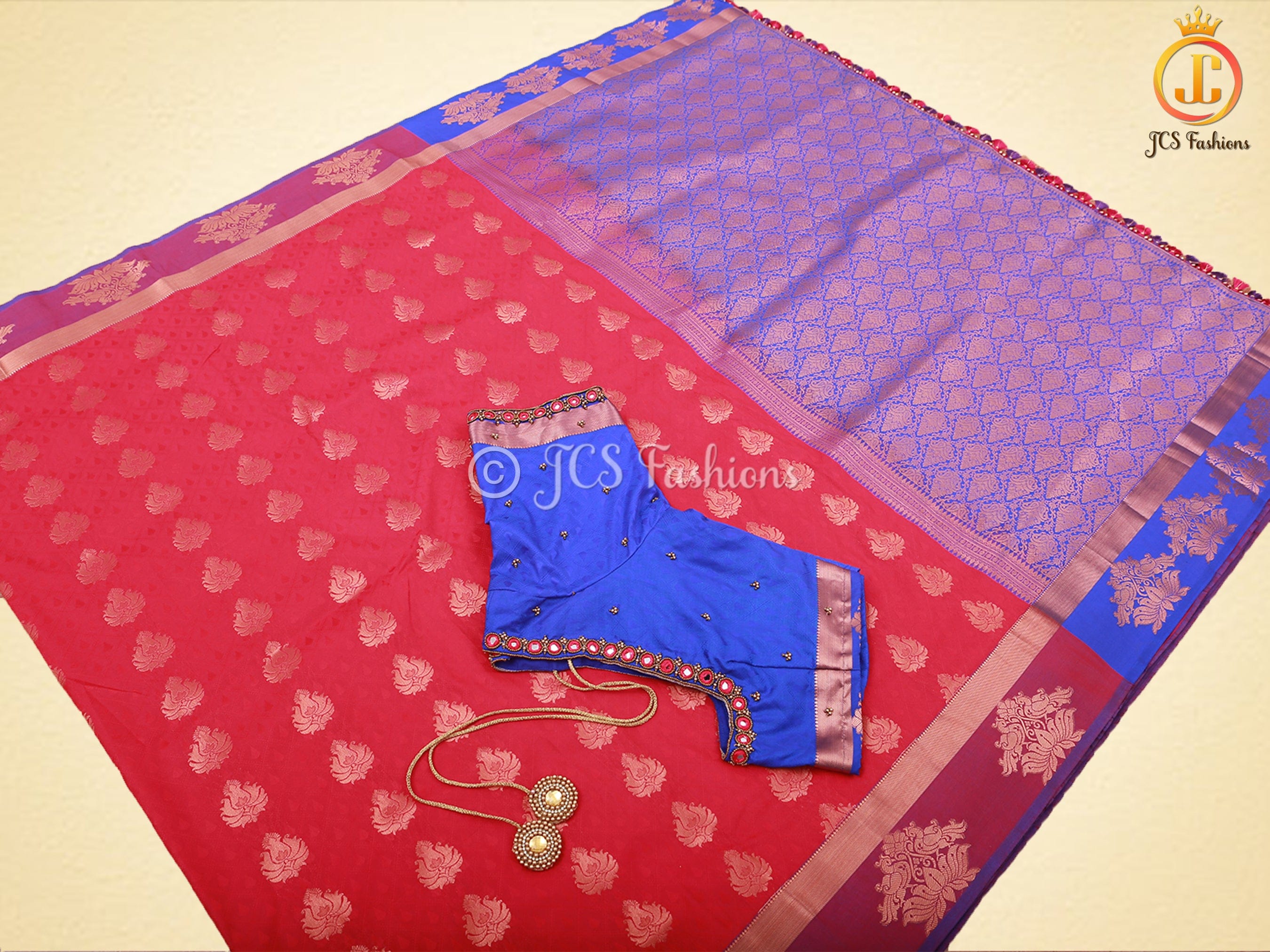 Dual-Shade Kanchipuram Blended Embossed Silk Saree With Blouse