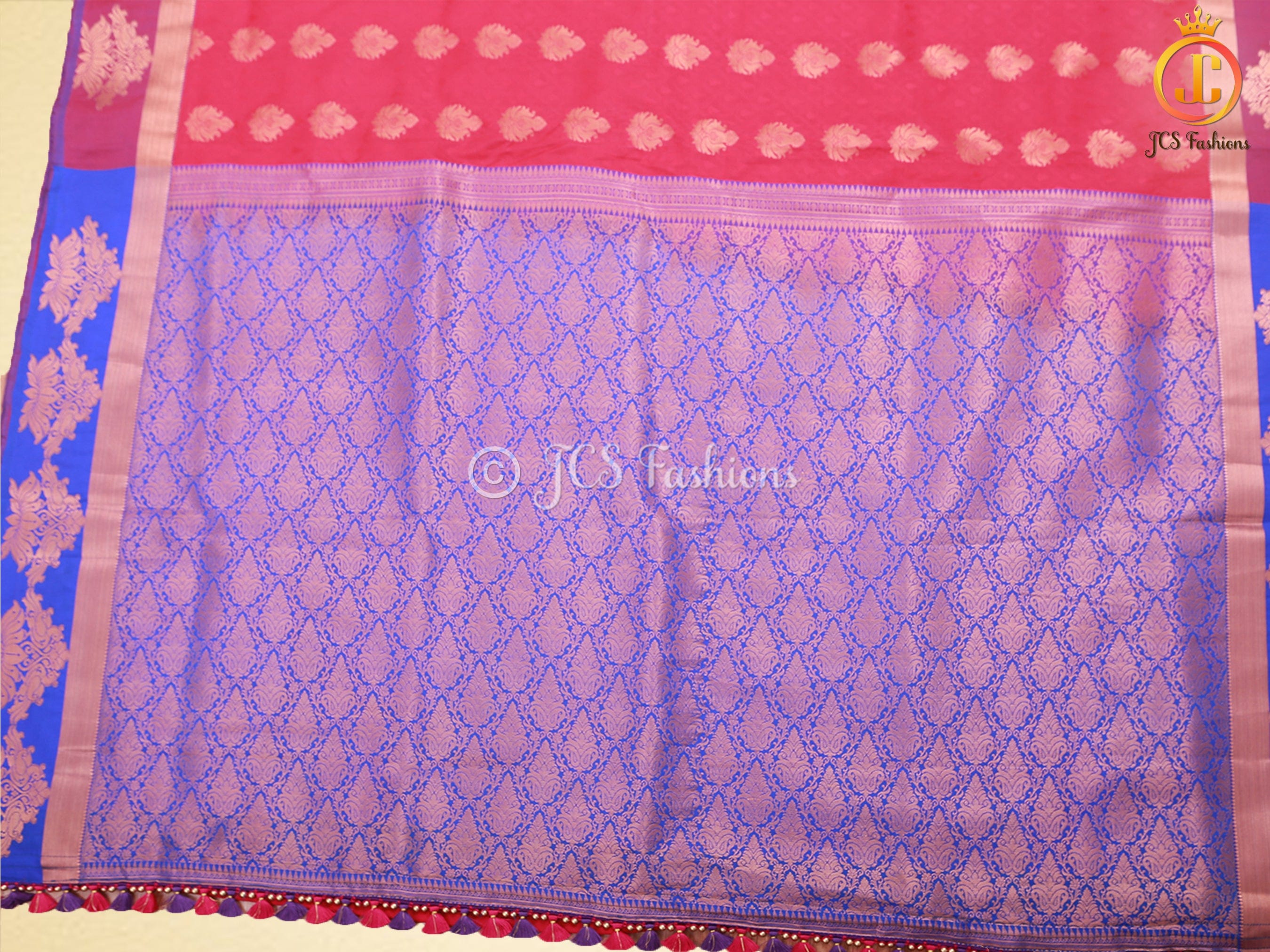 Dual-Shade Kanchipuram Blended Embossed Silk Saree With Blouse