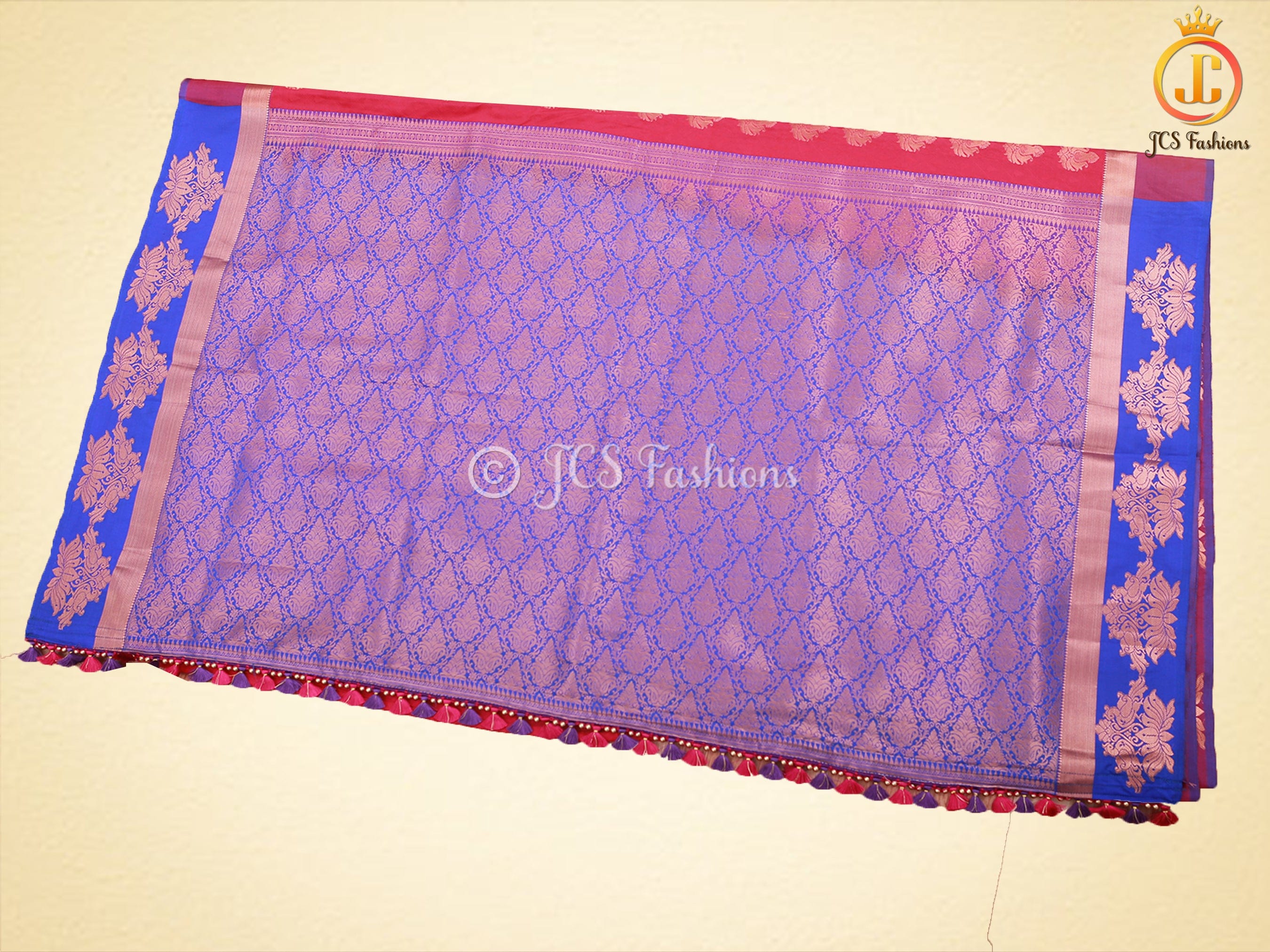 Dual-Shade Kanchipuram Blended Embossed Silk Saree With Blouse