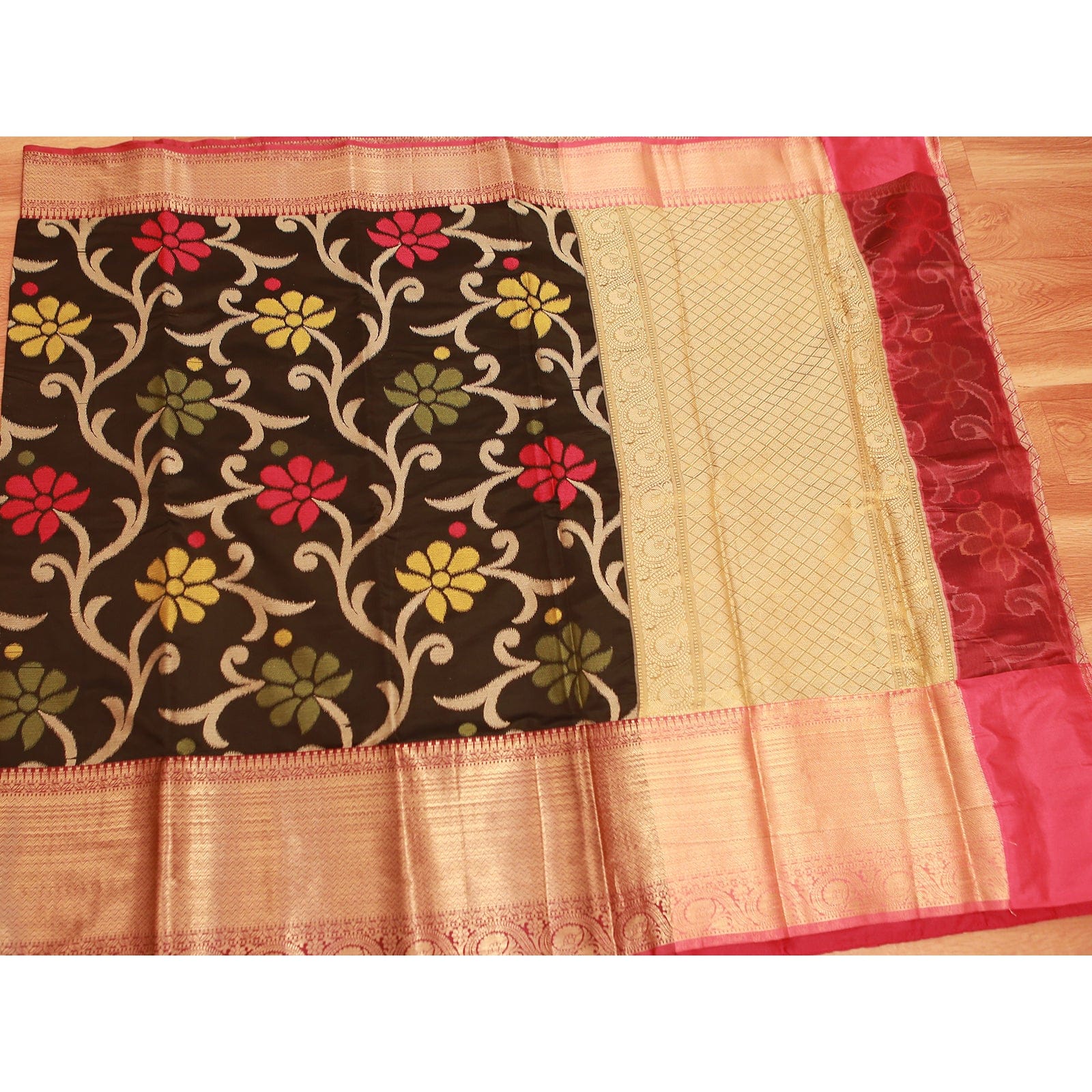 Banarasi Handloom Saree with All Over Zari & Designer Pallu, Beautiful Contrast Zari Work Border SAREE JCS Fashions